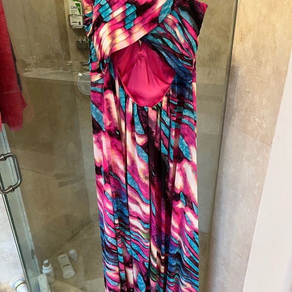 Formal Dress - Picture 2 of 4